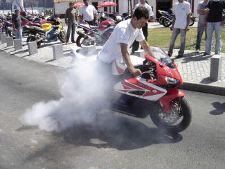 Honda CBR 1000 Nice Burn Outs Pics