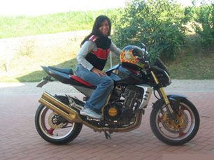 Kawasaki Z1000 babes motor girls 